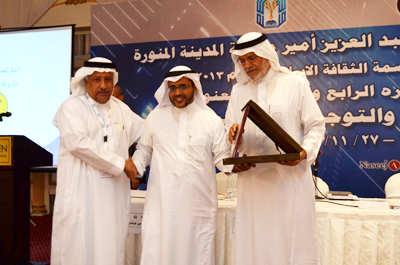 الاتحاد العربي للمكتبات والمعلومات يكرم الدكتور على الشويش